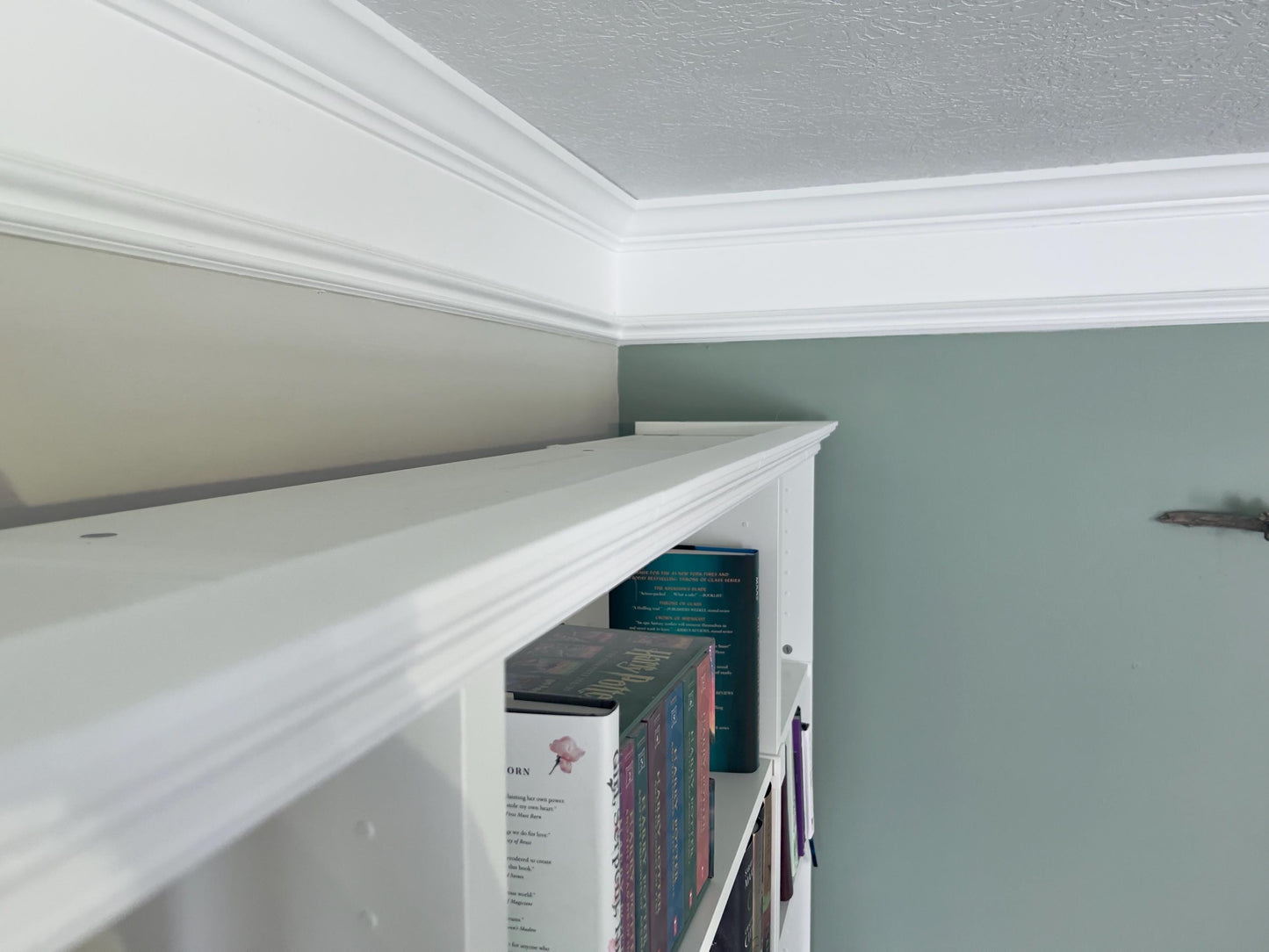 Billy Bookshelf Crown Molding Kit | Modular Pack for Any Width Combination of Ikea Billy Shelves | Shelf Aligner | Easy No Glue or Screws