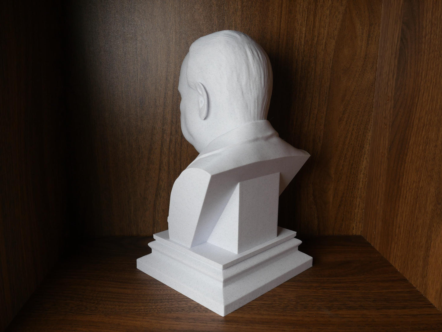 Winston Churchill Bust - British Prime Minister Statue | WWII Leader Sculpture Decor