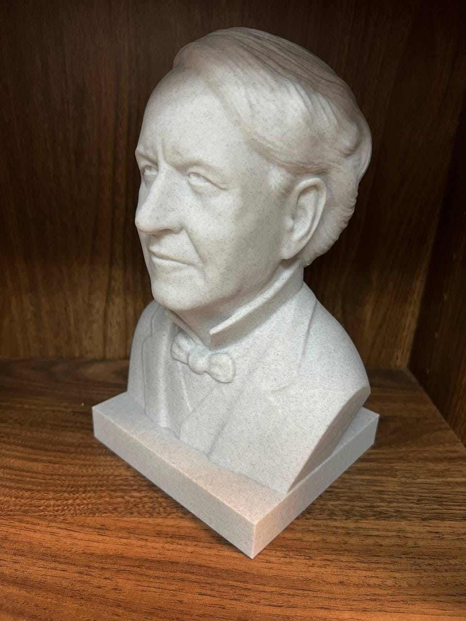 Suggest a New Bust – Request a Historical Figure Sculpture or Scientist Statue